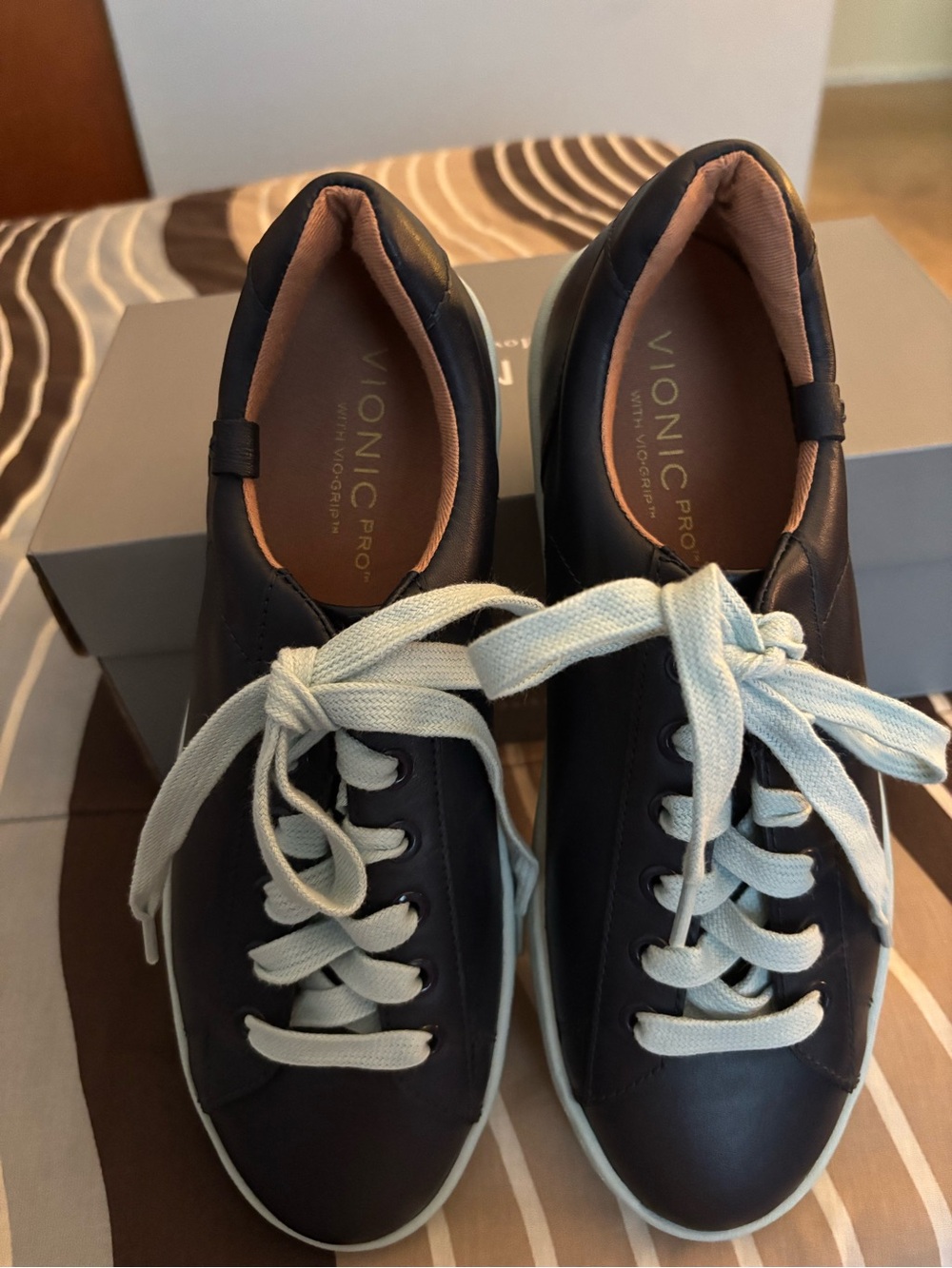 Vionic Navy Blue with light blue Trim and Laces Leather Sneakers Size 8 - Picture 3 of 5